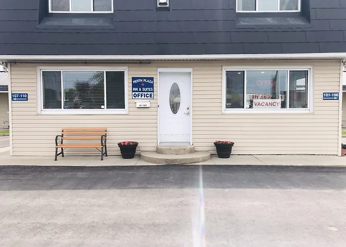 Motel: Perth Plaza Inn & Suites